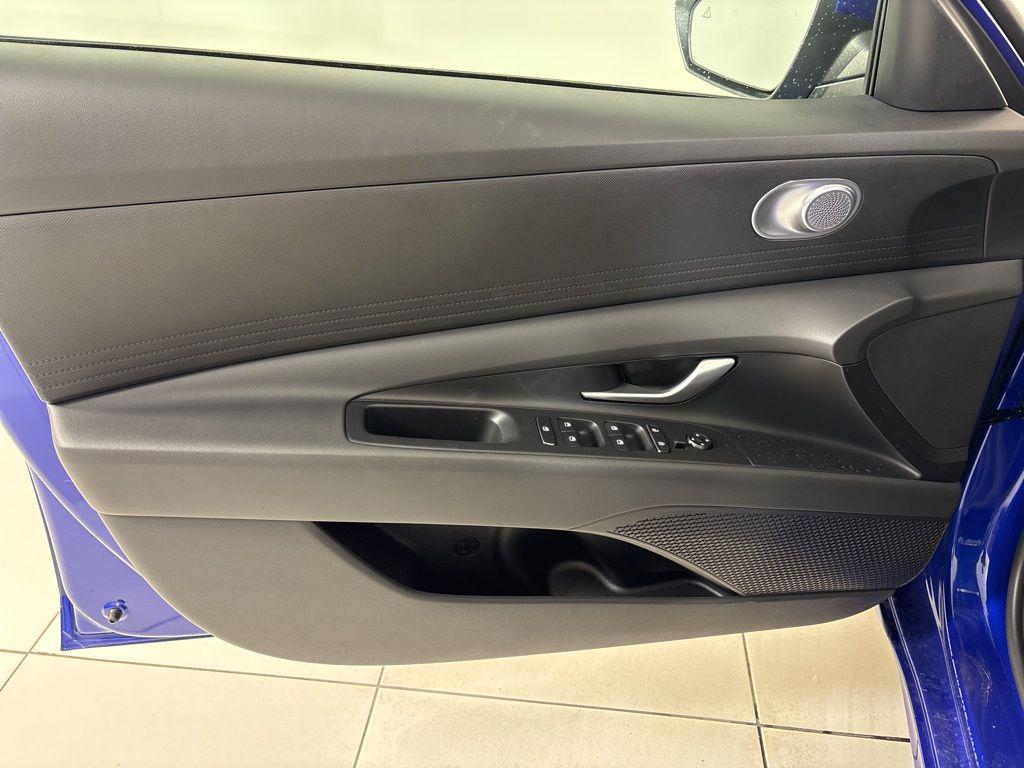 Thumbnail: 2025 Hyundai Elantra - 16