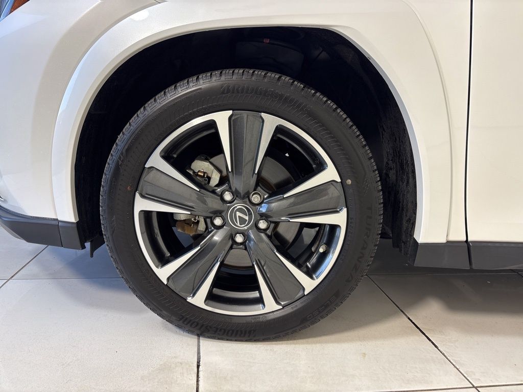 Thumbnail: 2023 Lexus UX - 9