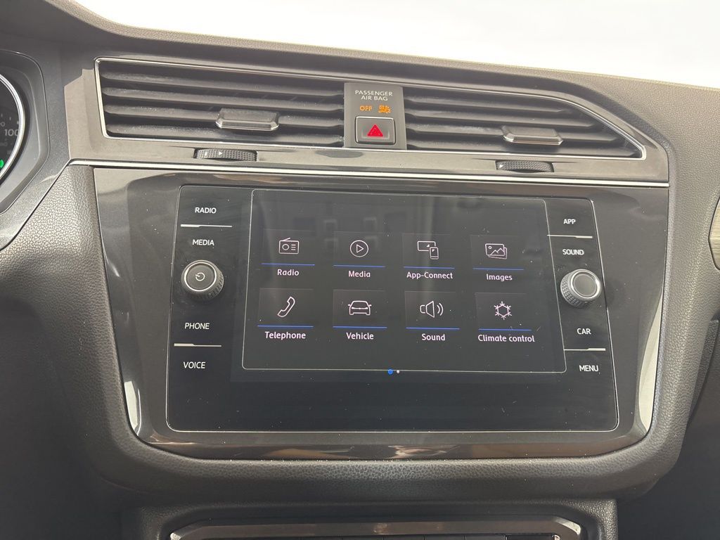 Thumbnail: 2018 Volkswagen Tiguan - 27