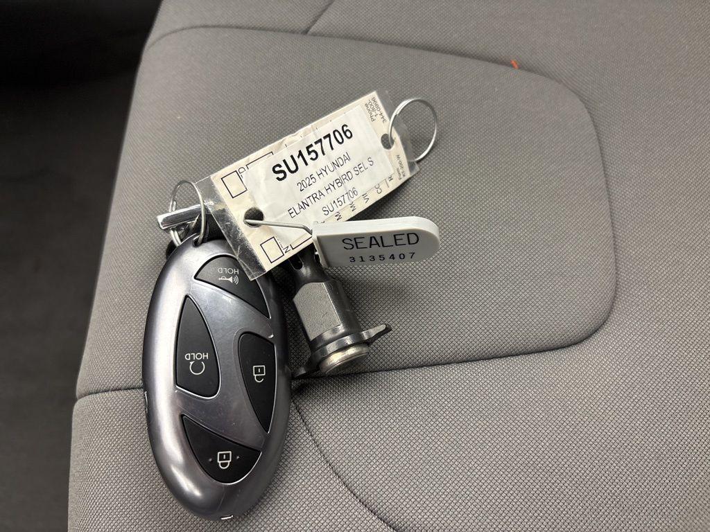 Thumbnail: 2025 Hyundai Elantra - 28