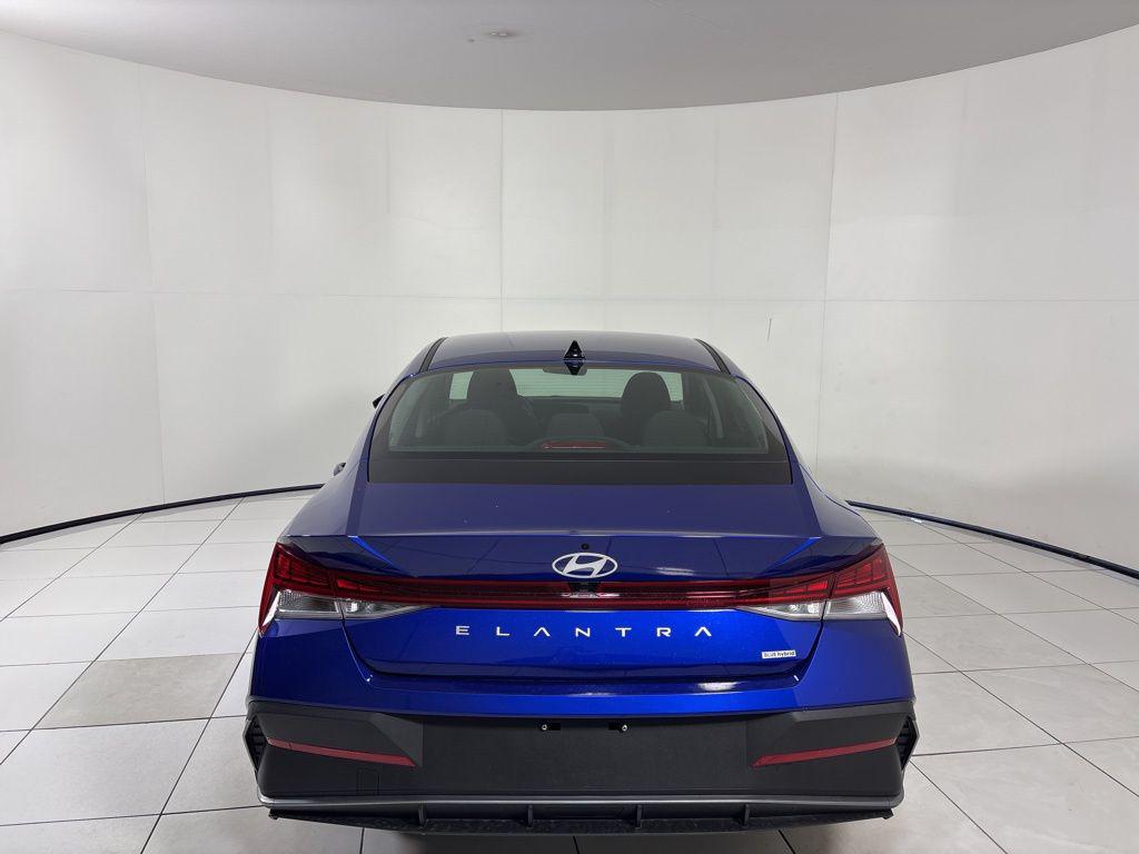 Thumbnail: 2025 Hyundai Elantra - 4