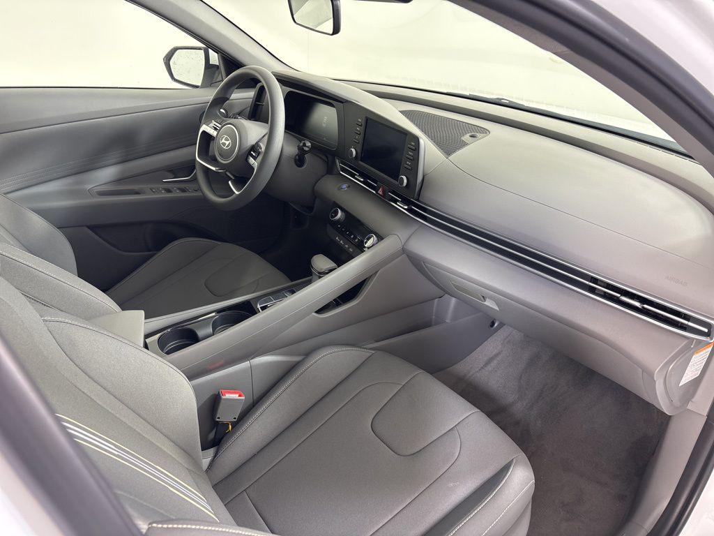 Thumbnail: 2025 Hyundai Elantra - 13