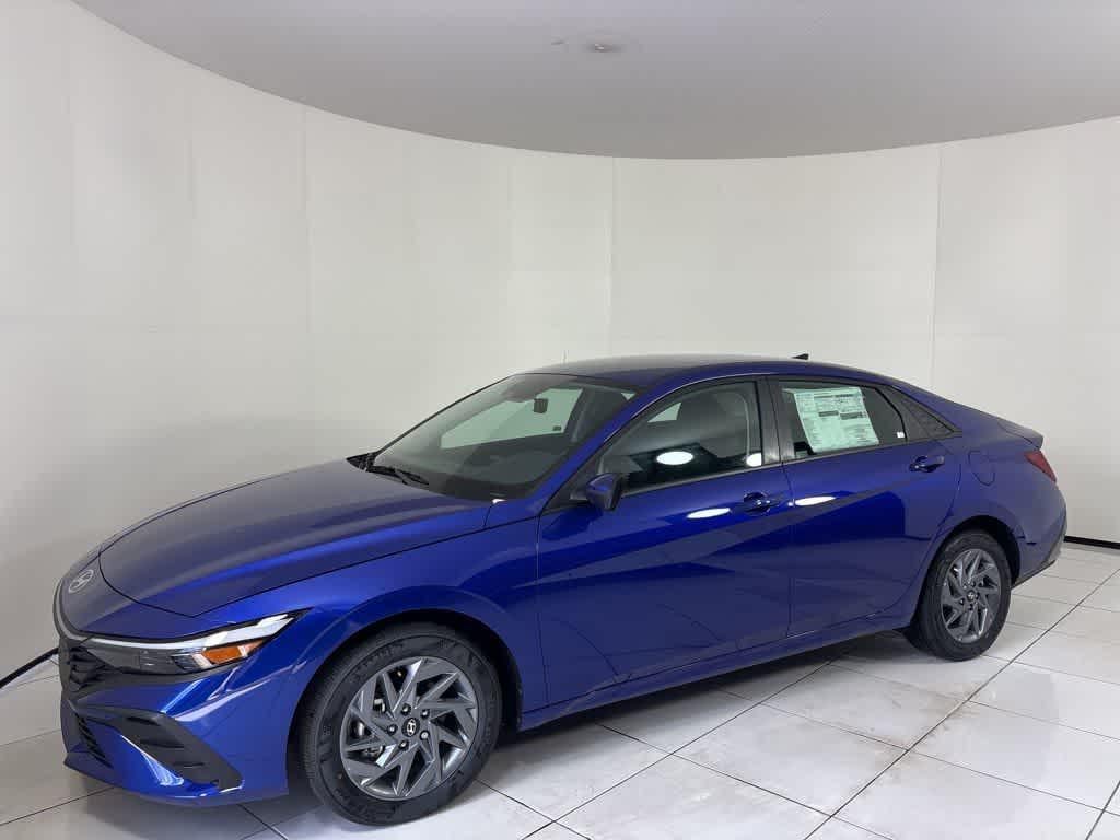 New 2025 Hyundai Elantra Hybrid Blue Sedan
