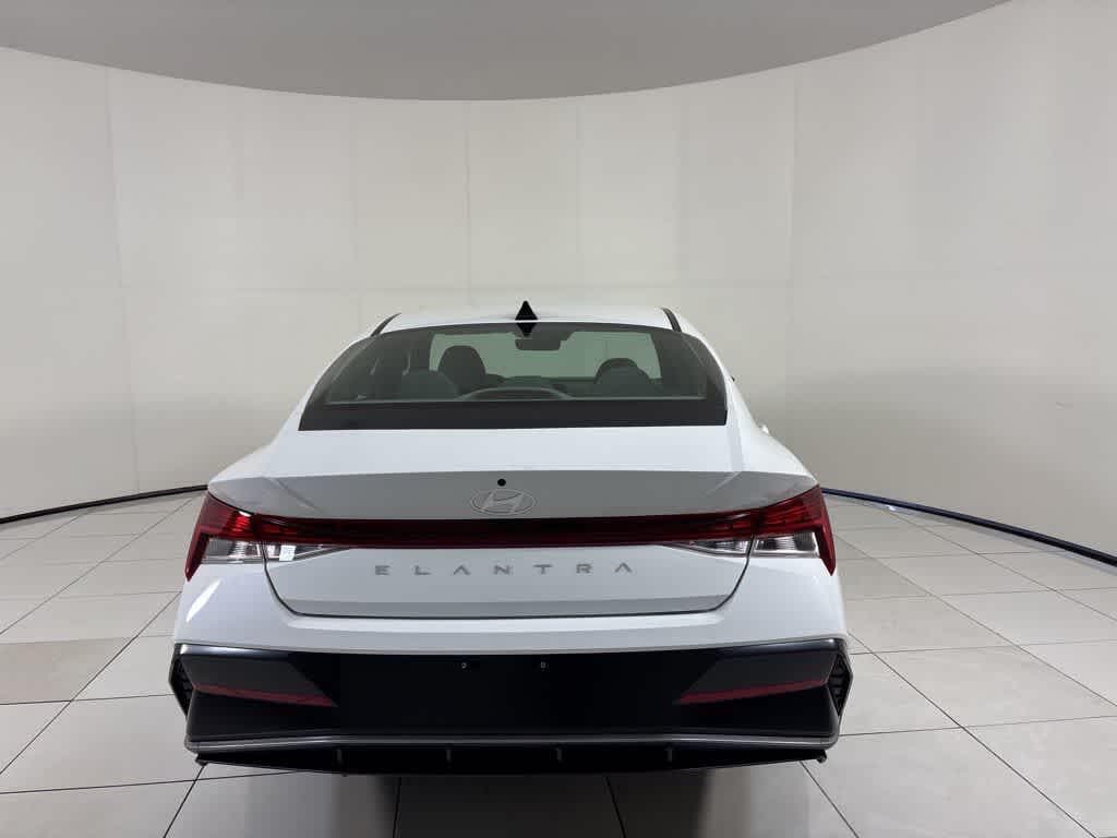 Thumbnail: 2025 Hyundai Elantra - 4