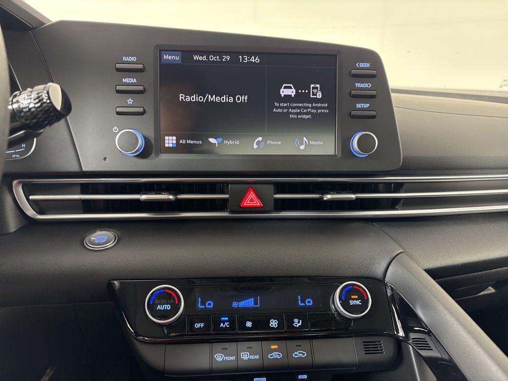 Thumbnail: 2025 Hyundai Elantra - 25