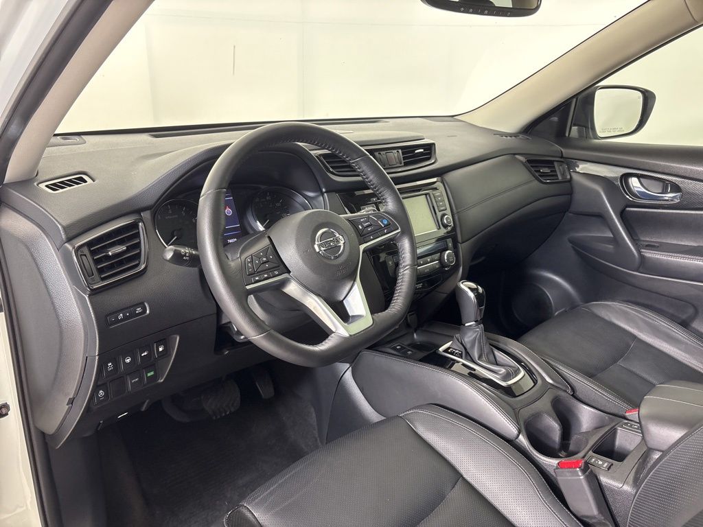 Thumbnail: 2018 Nissan Rogue - 18