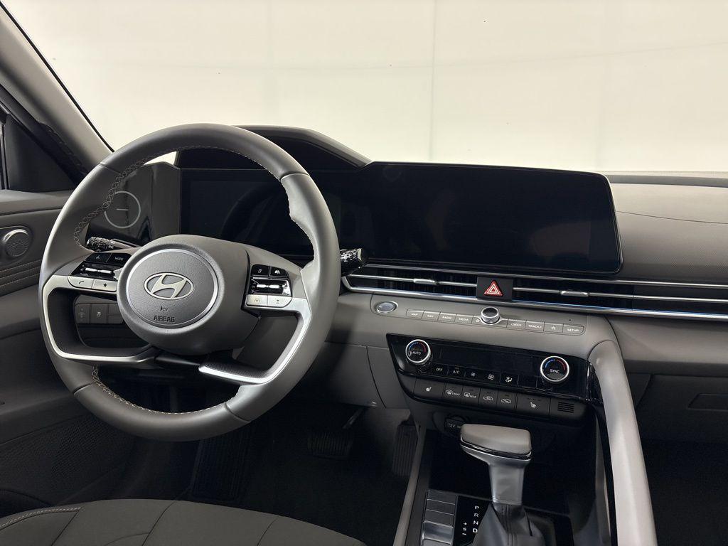 Thumbnail: 2025 Hyundai Elantra - 21