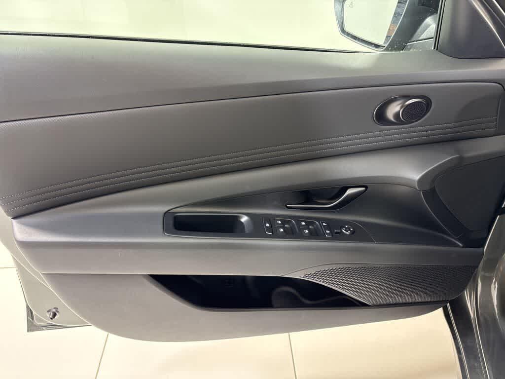 Thumbnail: 2025 Hyundai Elantra - 16