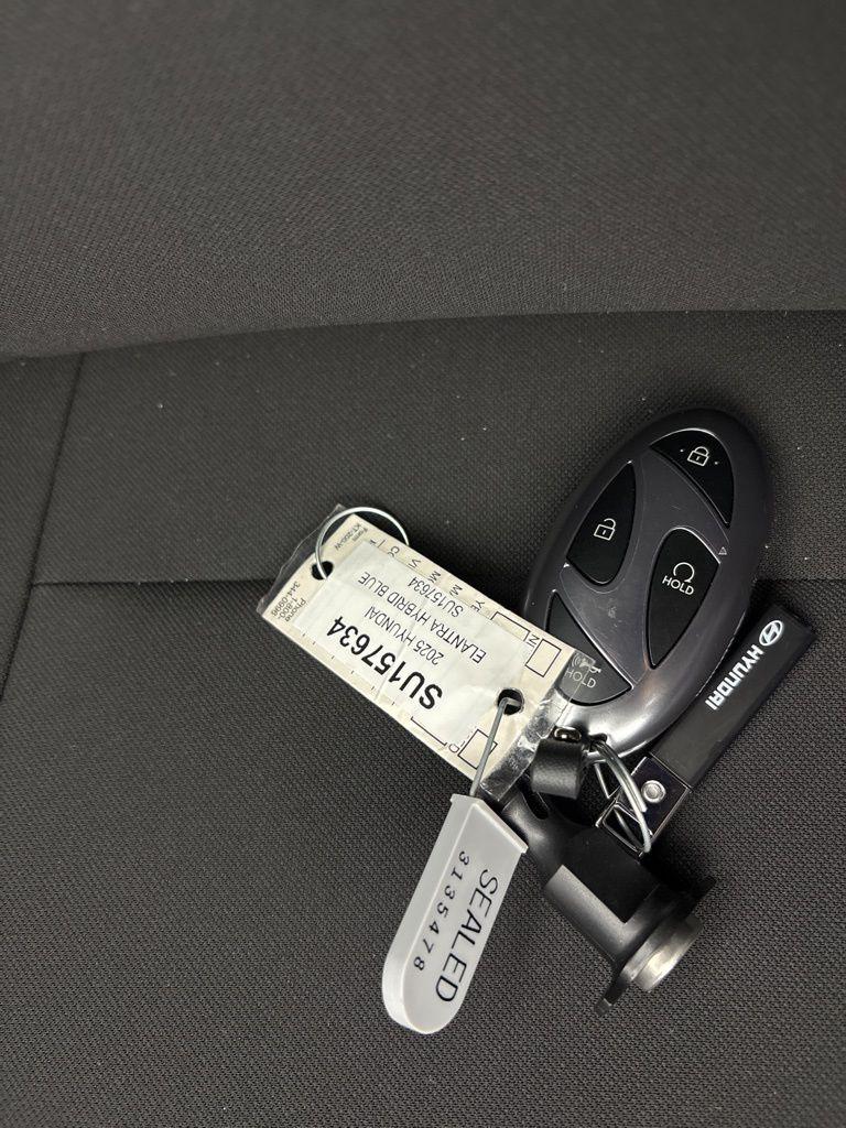 Thumbnail: 2025 Hyundai Elantra - 28