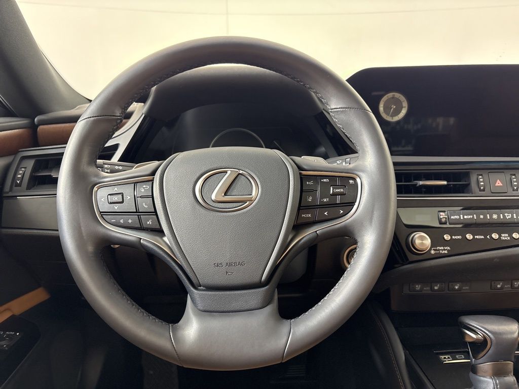 Thumbnail: 2023 Lexus ES - 20