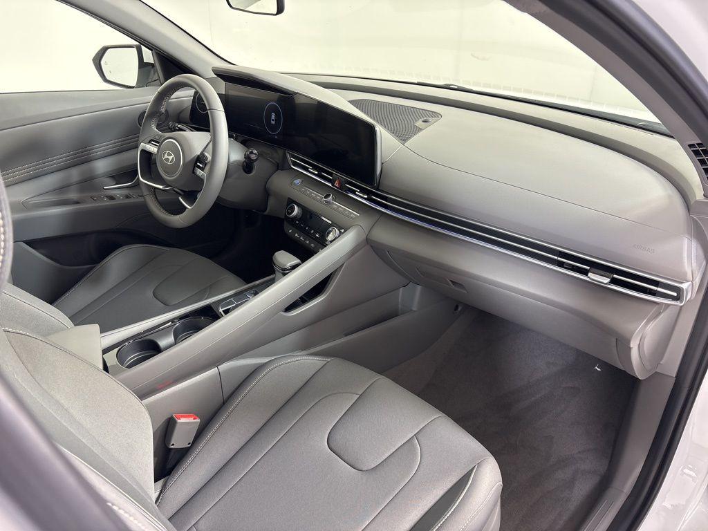 Thumbnail: 2025 Hyundai Elantra - 13