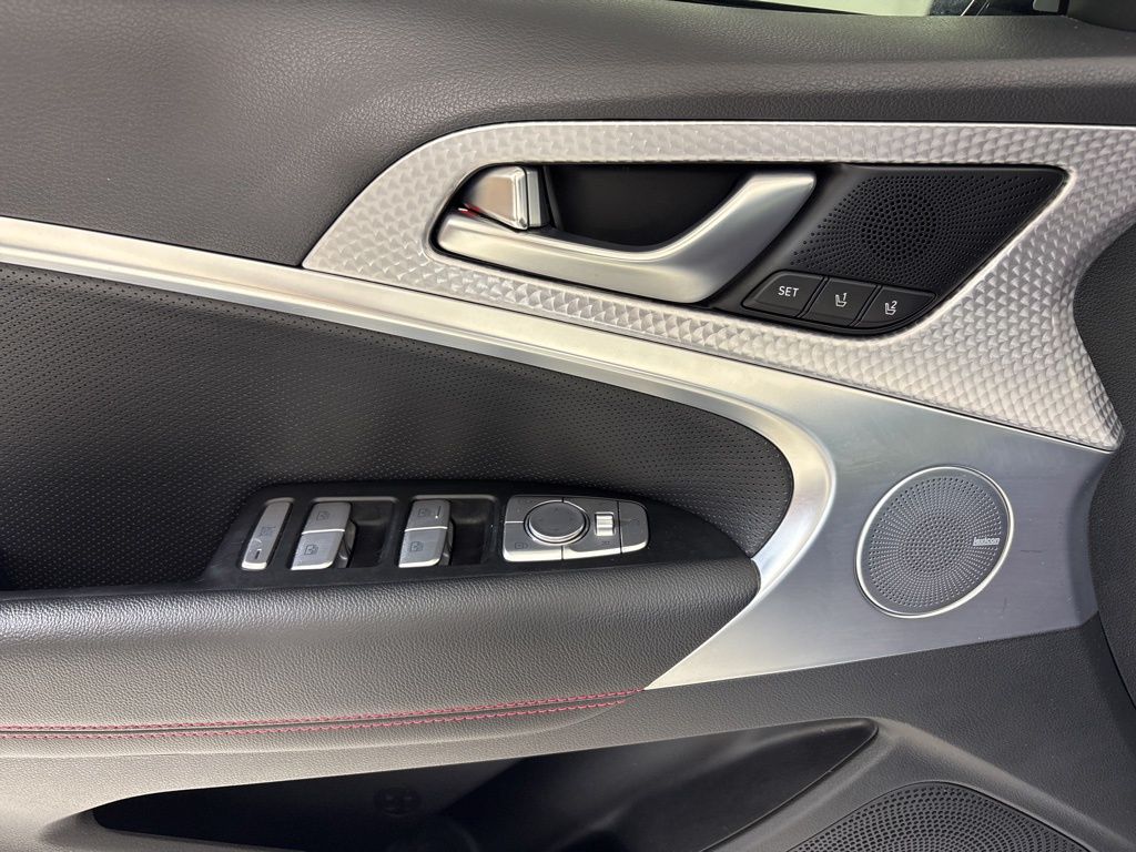 Thumbnail: 2023 Genesis G70 - 18