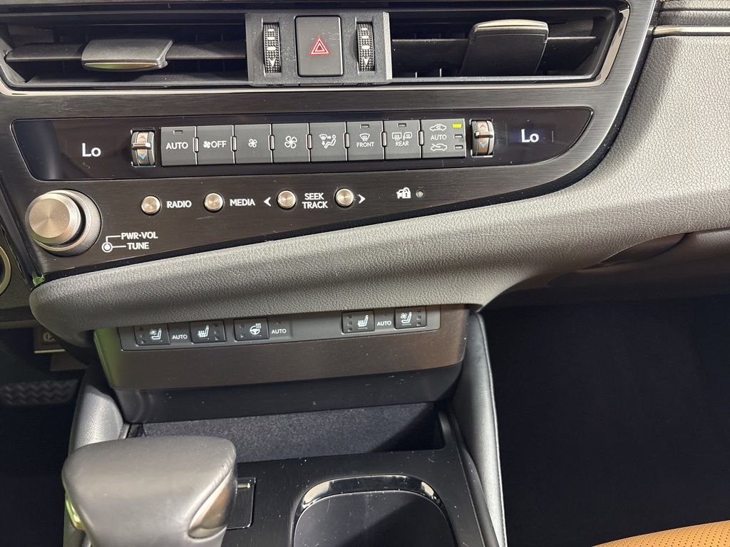 Thumbnail: 2023 Lexus ES - 28