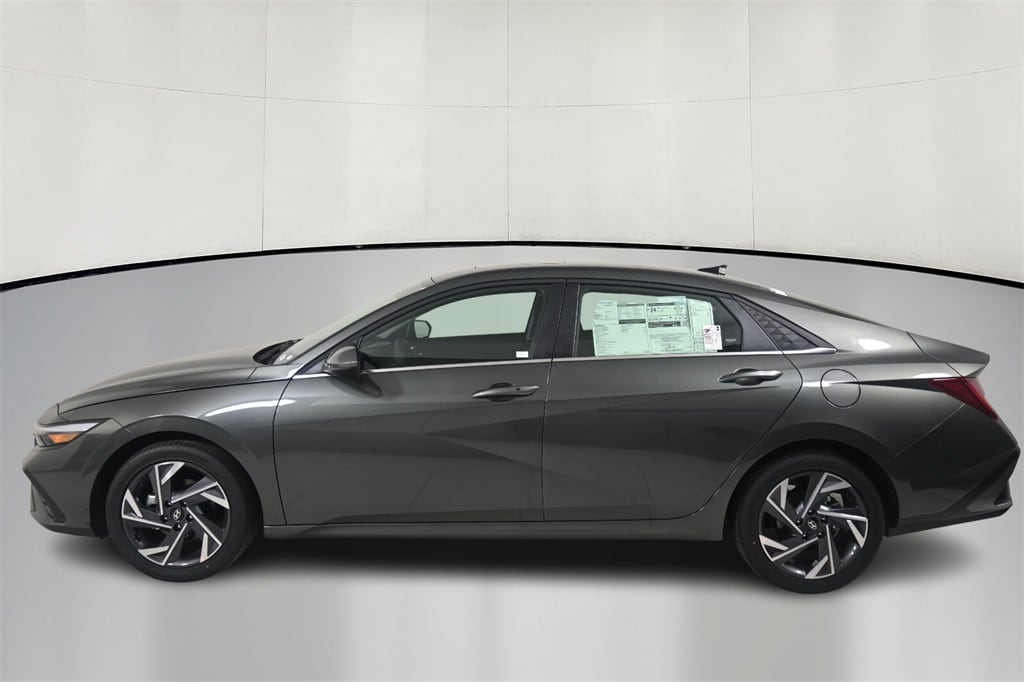 Thumbnail: 2025 Hyundai Elantra - 4