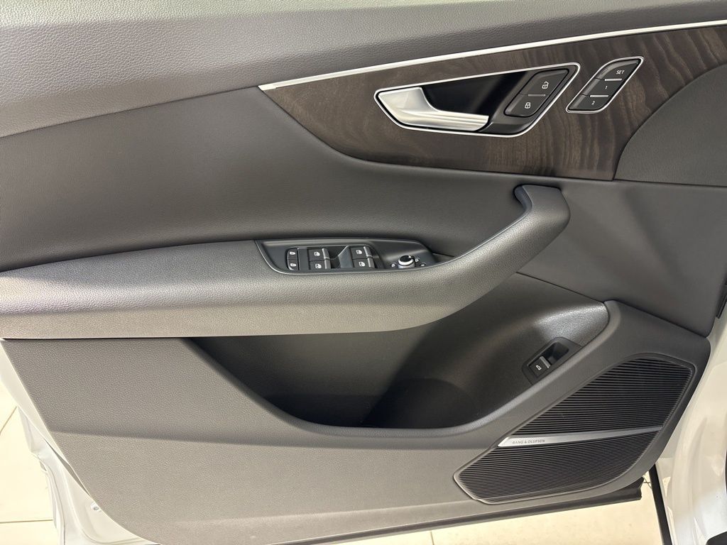 Thumbnail: 2021 Audi Q7 - 15