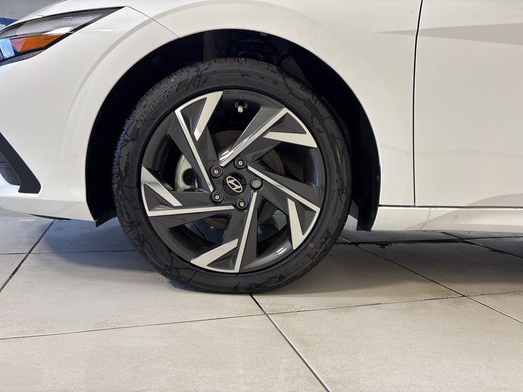 Thumbnail: 2025 Hyundai Elantra - 9