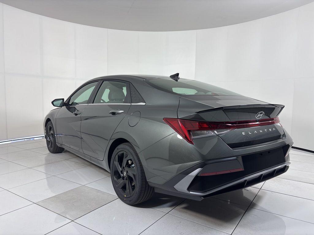 Thumbnail: 2026 Hyundai Elantra - 3