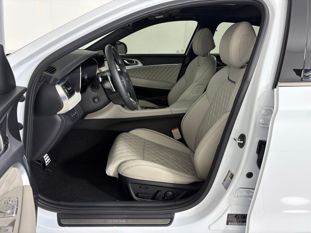 Thumbnail: 2023 Genesis G70 - 14