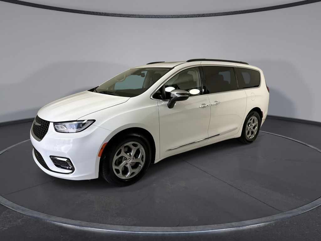 Thumbnail: 2023 Chrysler Pacifica - 4