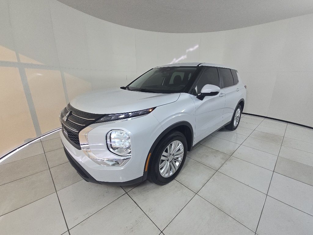 Thumbnail: 2024 Mitsubishi Outlander - 8
