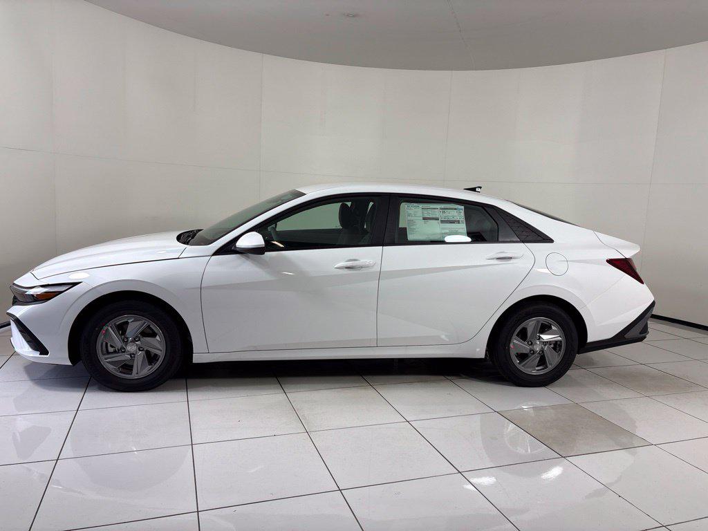 New 2026 Hyundai Elantra SE Sedan