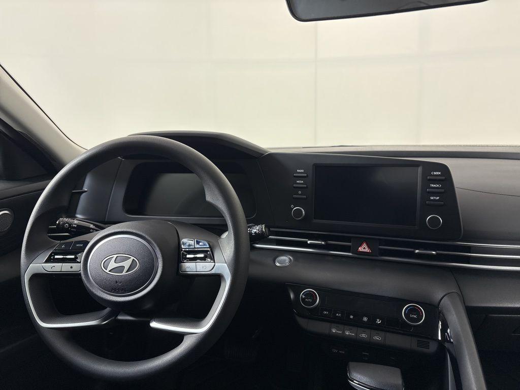 Thumbnail: 2025 Hyundai Elantra - 21