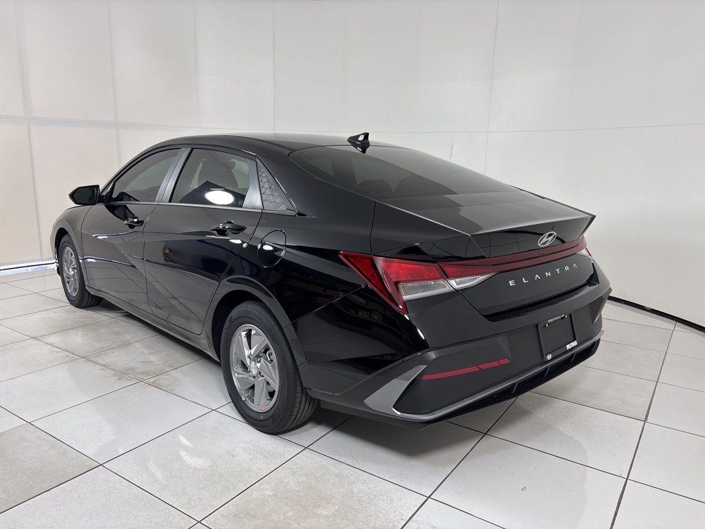 Thumbnail: 2026 Hyundai Elantra - 3