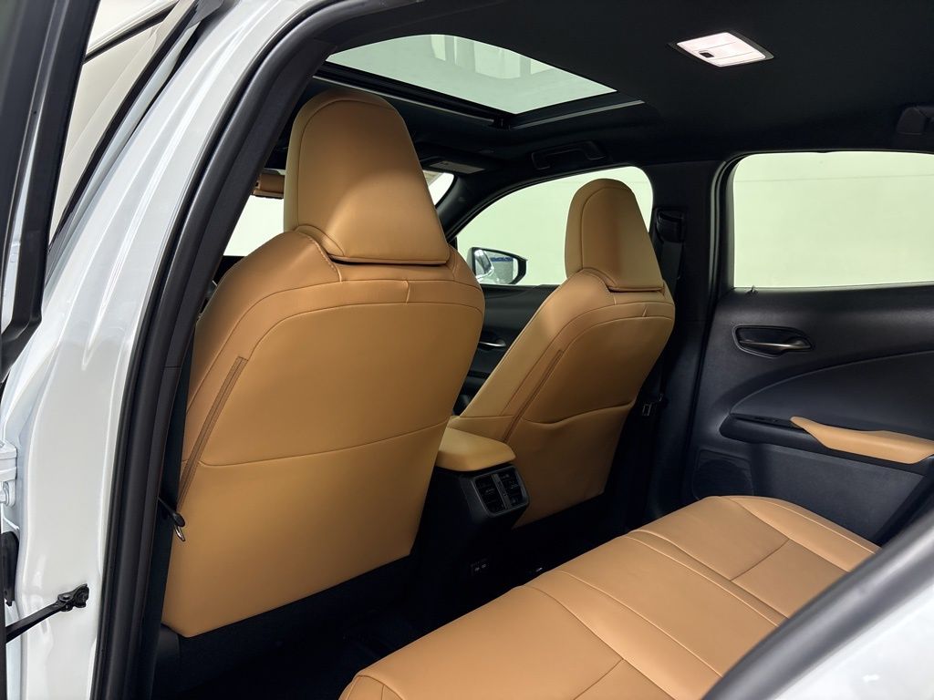 Thumbnail: 2023 Lexus UX - 17