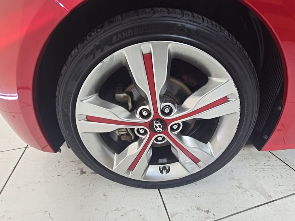 Thumbnail: 2016 Hyundai Veloster - 9