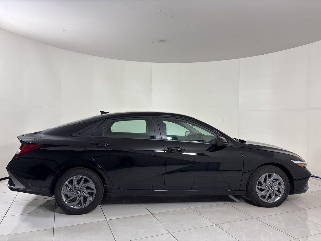 Thumbnail: 2025 Hyundai Elantra - 6