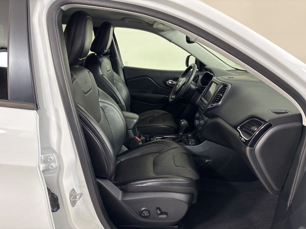 Thumbnail: 2023 Jeep Cherokee - 11