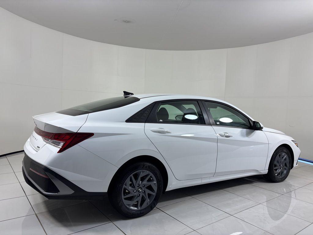 Thumbnail: 2025 Hyundai Elantra - 5