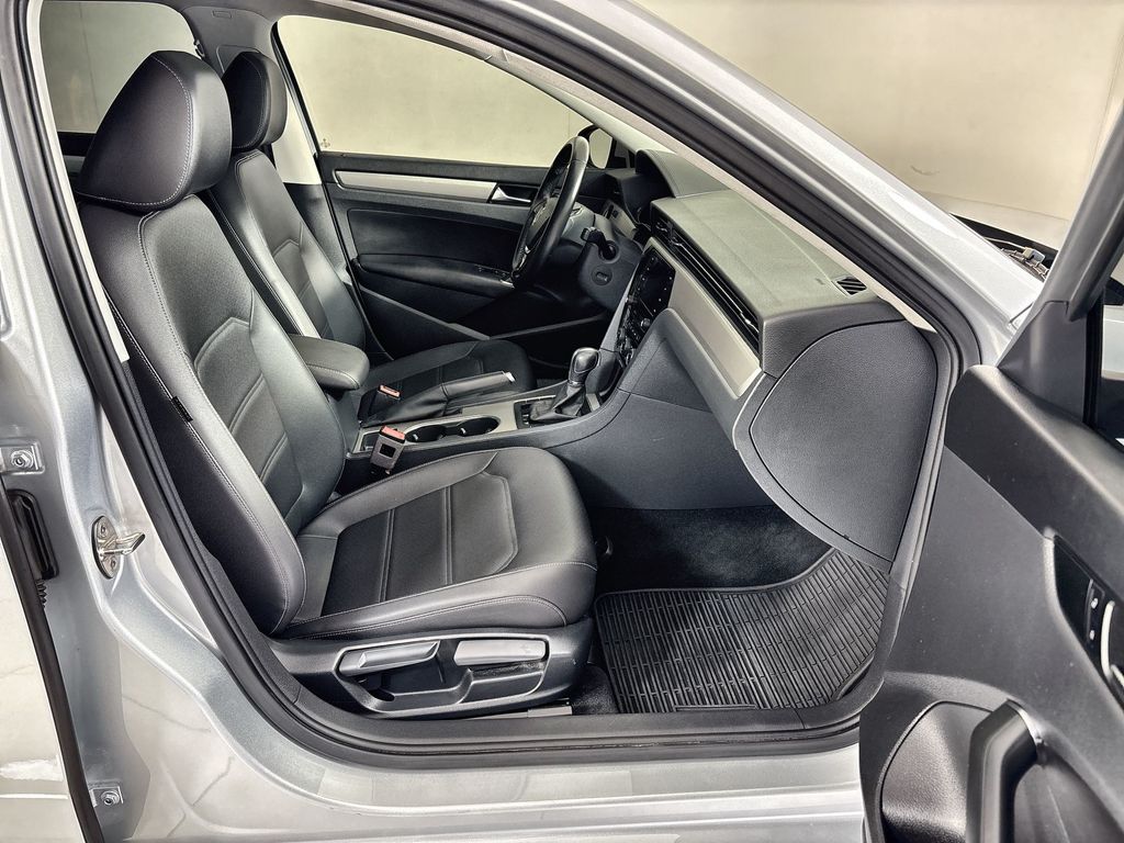 Thumbnail: 2020 Volkswagen Passat - 25