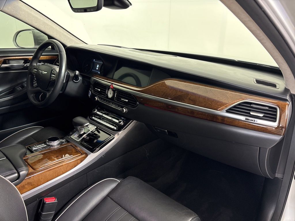 Thumbnail: 2017 Genesis G90 - 13