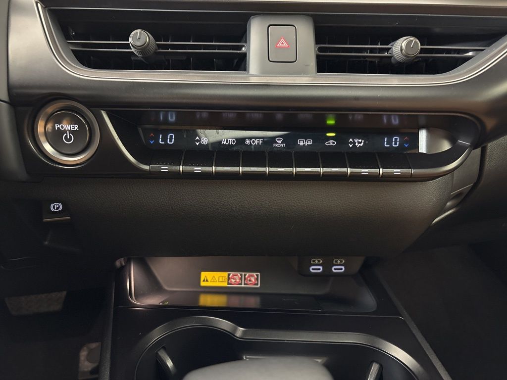 Thumbnail: 2023 Lexus UX - 27