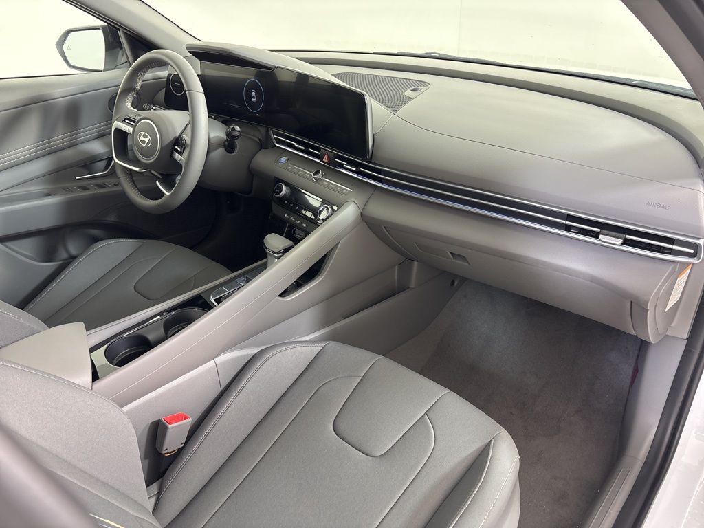 Thumbnail: 2025 Hyundai Elantra - 13