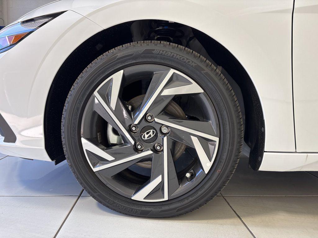 Thumbnail: 2025 Hyundai Elantra - 9