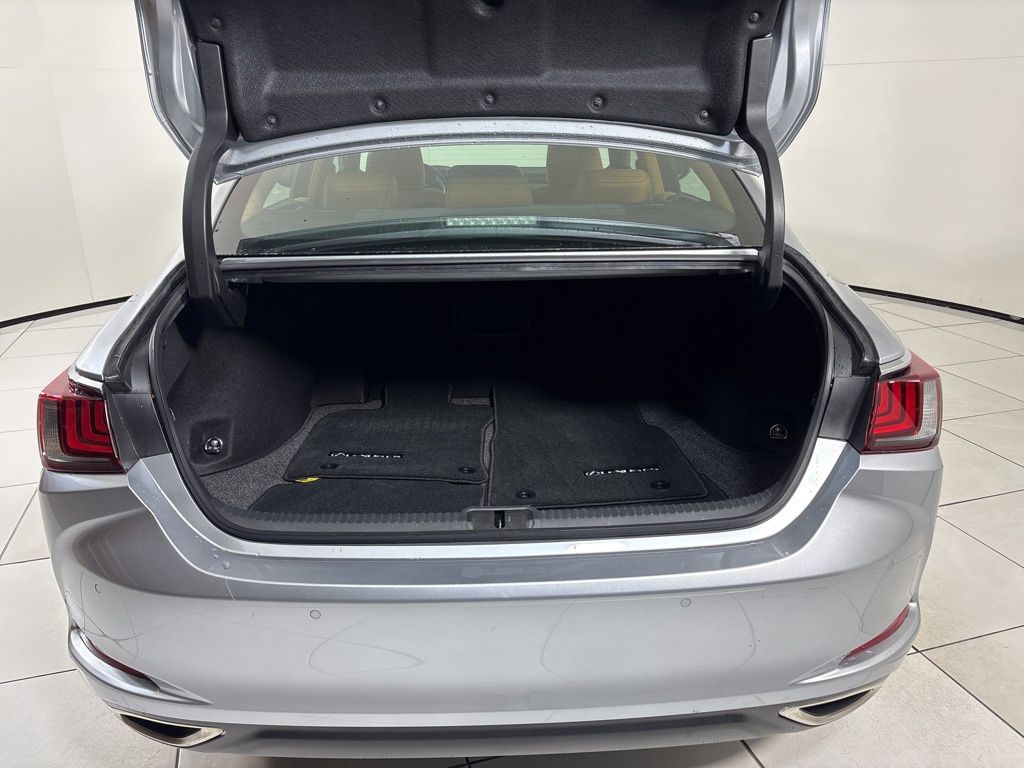 Thumbnail: 2023 Lexus ES - 25