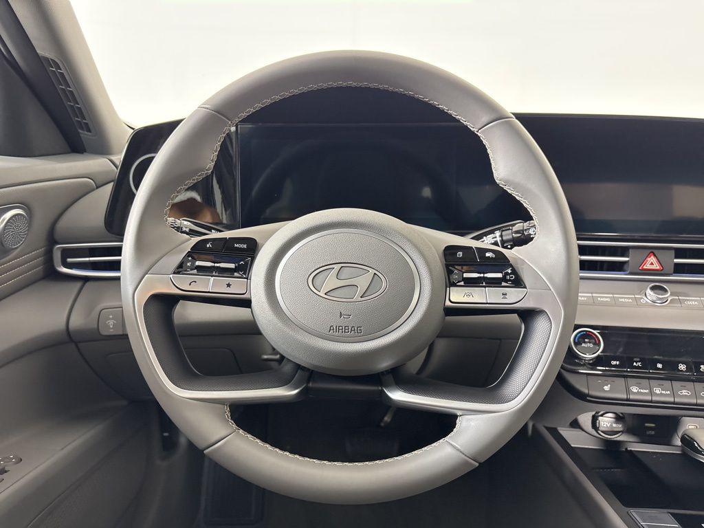 Thumbnail: 2025 Hyundai Elantra - 20