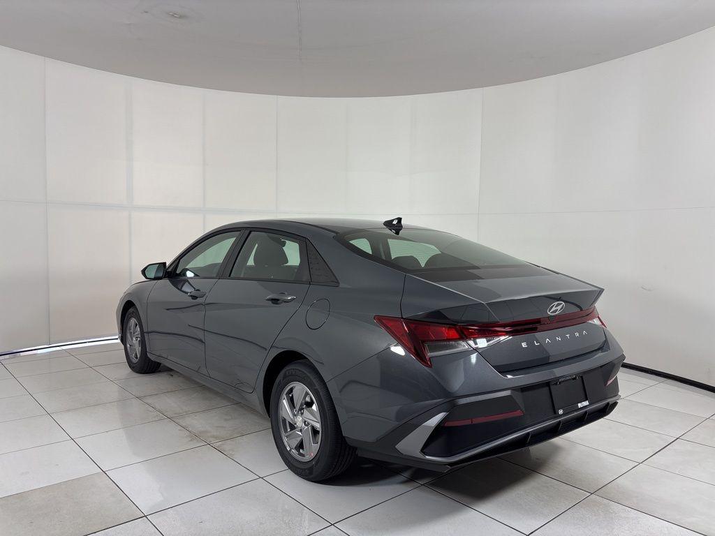 Thumbnail: 2026 Hyundai Elantra - 3