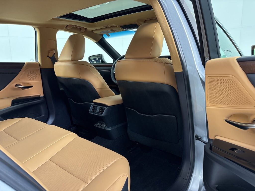 Thumbnail: 2023 Lexus ES - 17