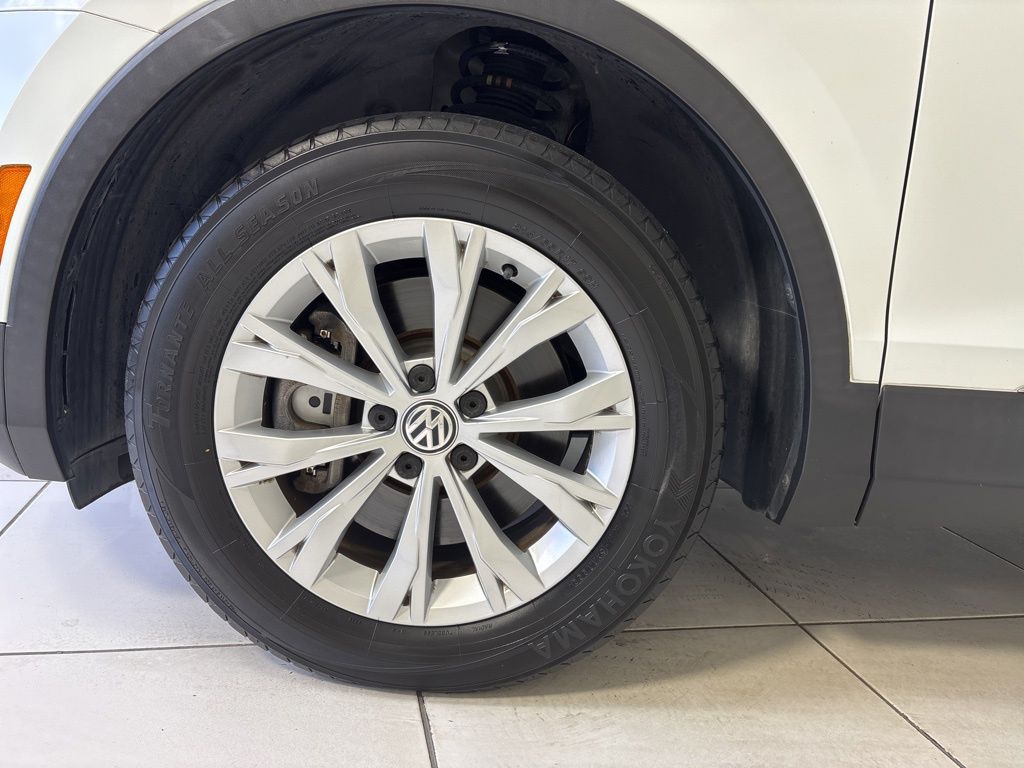 Thumbnail: 2018 Volkswagen Tiguan - 9