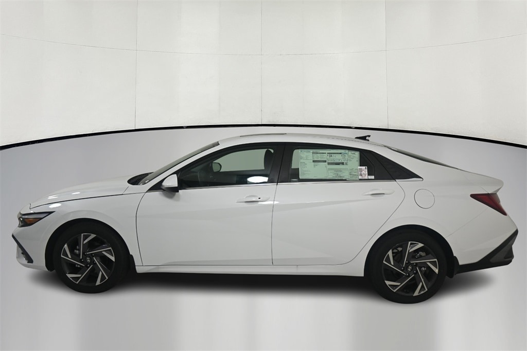 Thumbnail: 2025 Hyundai Elantra - 4