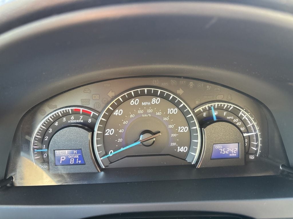 Thumbnail: 2012 Toyota Camry - 23