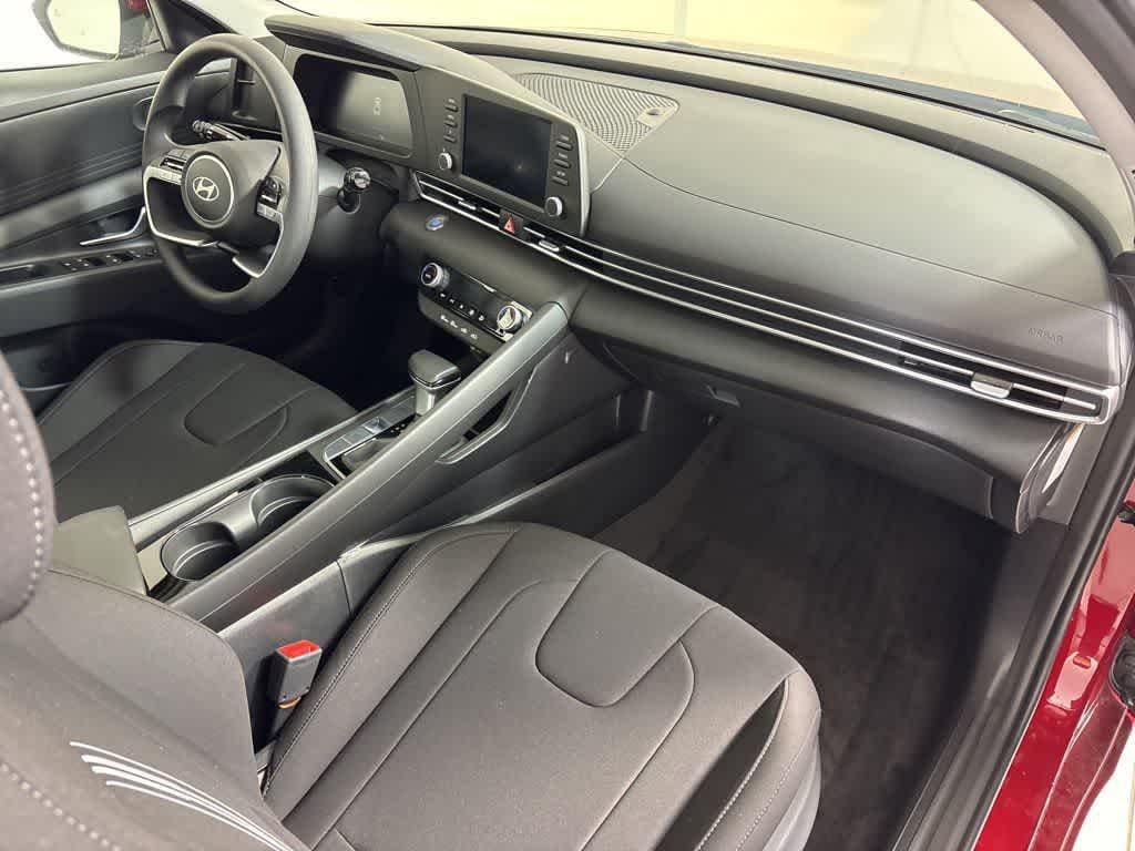 Thumbnail: 2025 Hyundai Elantra - 13