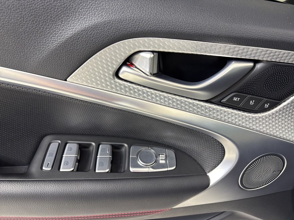 Thumbnail: 2023 Genesis G70 - 18