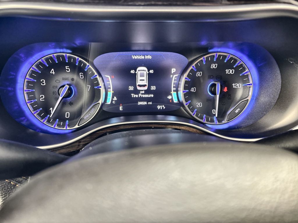 Thumbnail: 2023 Chrysler Pacifica - 10