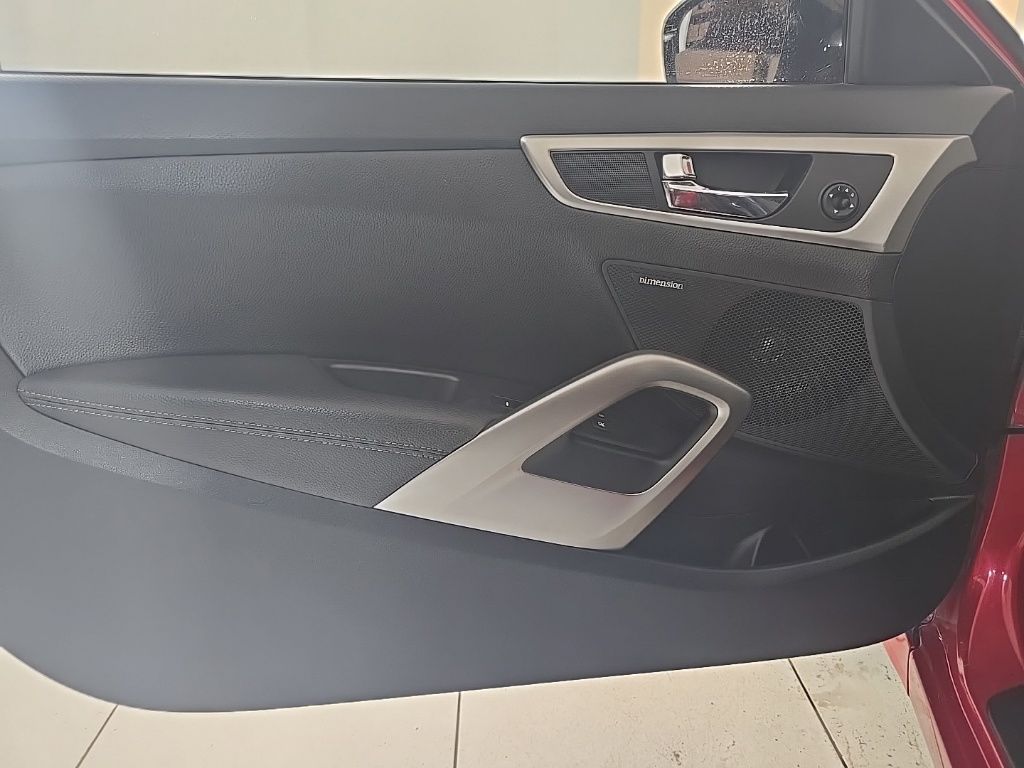 Thumbnail: 2016 Hyundai Veloster - 11