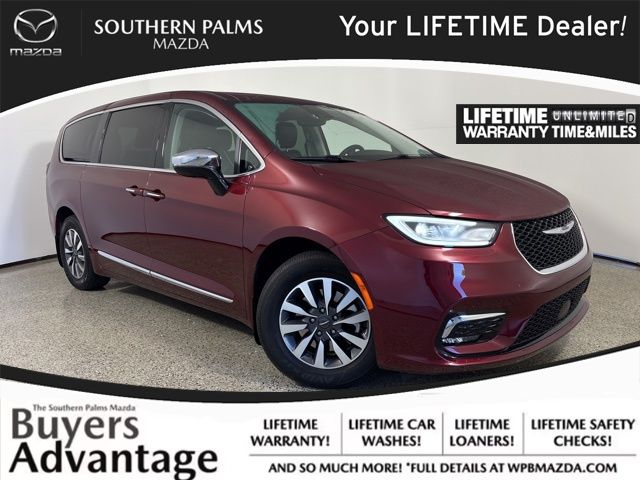 2023 Chrysler Pacifica Hybrid Limited's photo