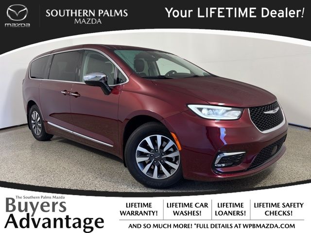 2023 Chrysler Pacifica Hybrid Limited's photo